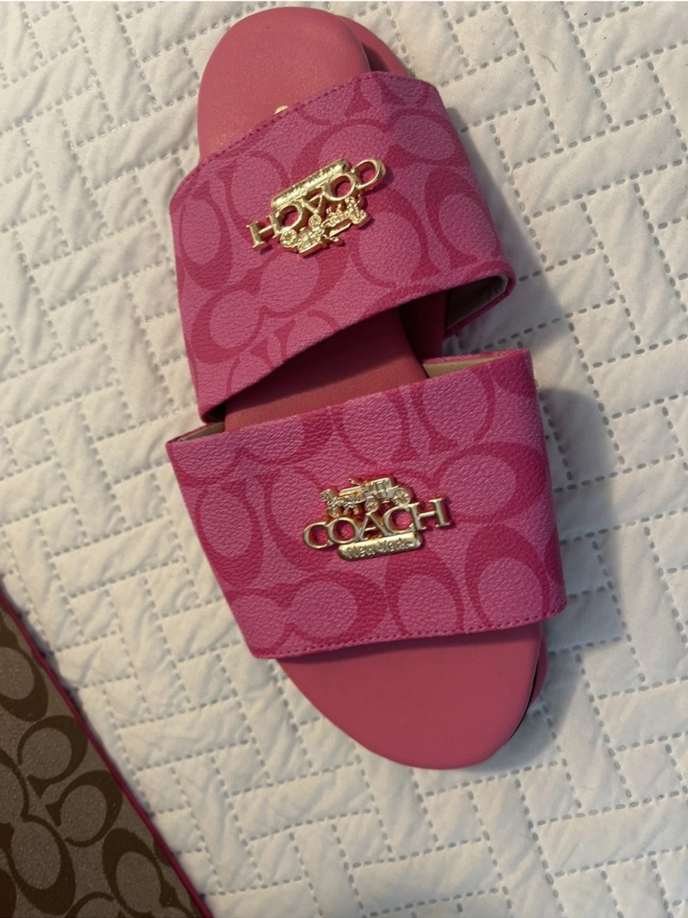 Belts not suitable — Sandals shown